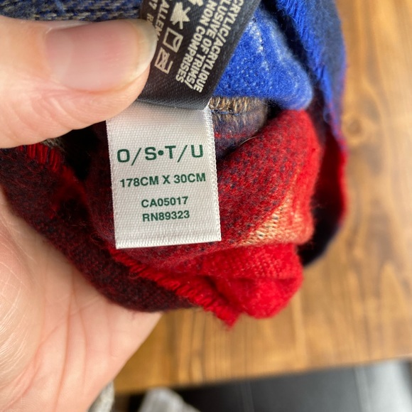 Roots - Super Soft Infinity Scarf - Picture 3 of 4